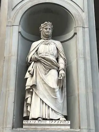 Photo de Statua di Giovanni Boccaccio