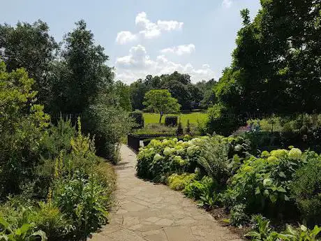 Photo de Walled Garden