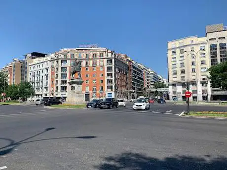 Photo de Place de Gregorio Marañón