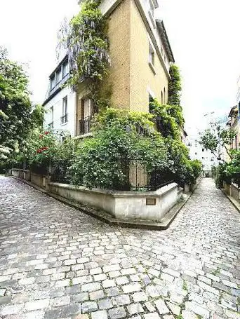 La cour Saint-Pierre