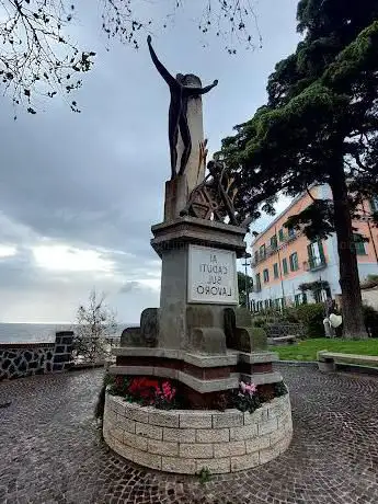 Photo de Monumento ai Caduti sul Lavoro