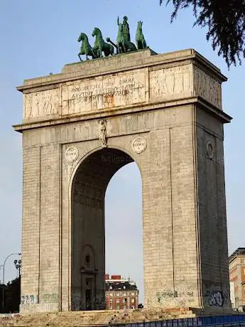 Photo de Arcos De Moncloa