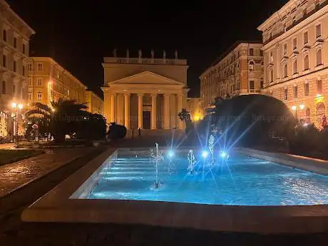 Photo de Fontana di piazza S.Antonio Nuovo