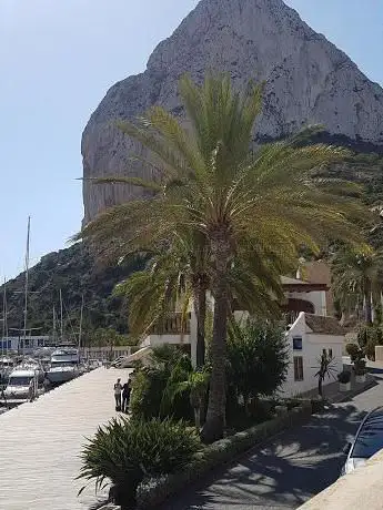 Photo de Plaça del Meditarrani
