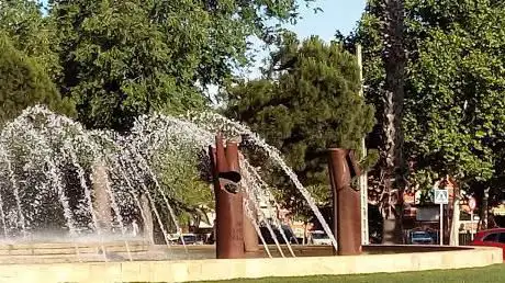 Photo de Fuente de las Trece Rosas