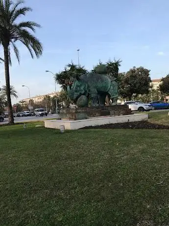 Photo de Rinoceronte con Puntillas