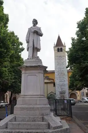 Statua di Aleardo Aleardi