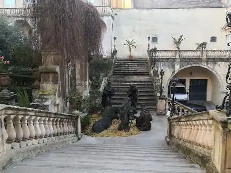 Photo de Monumental Bronze Nativity