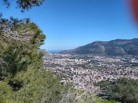 Photo de Slargo Belvedere Sud Montepellegrino (lato Mondello