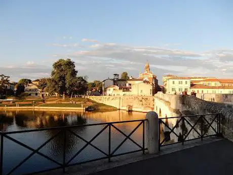 Photo de Ponte di Tiberio Observation Deck