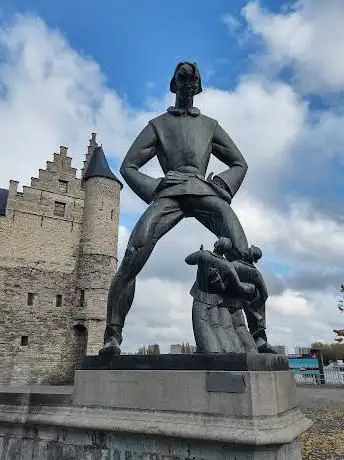 Photo de Lange Wapper Statue