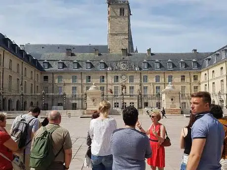 Photo de Alexia Papin - French Tour Guide // Beaune - Dijon - Patrimoine - Vins - Art de vivre
