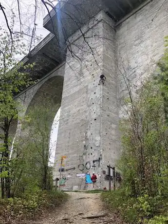 Mur d'escalade sous le Pont de Pérolles