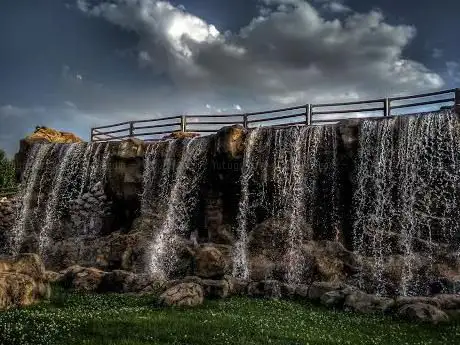 Photo de Cascada del Parque Europa