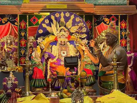 Photo de Coventry Sripuram Siva Muthumariamman Thirukovil Ashvaruda Varahi Sakthi Peetam, Mahaperiyava Manimandapam UK