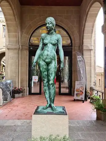 Photo de Great Female Nude Statue