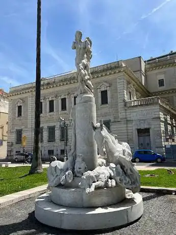 Monument à Virgile