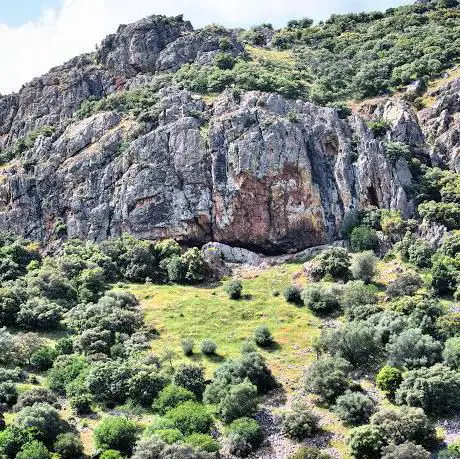 Photo de Cueva de Los Muñecos