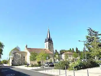 Photo de Presbytère et Église Saint Pierre