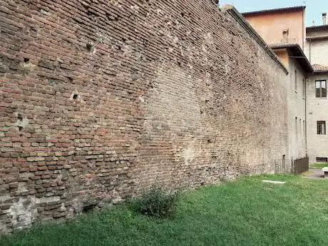 Mura di porta Sant'Isaia