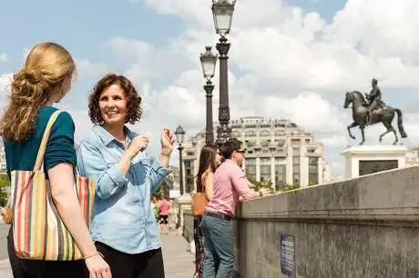 Photo de Un guide à Paris