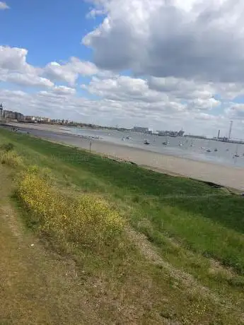 Photo de Grays Beach Riverside Park