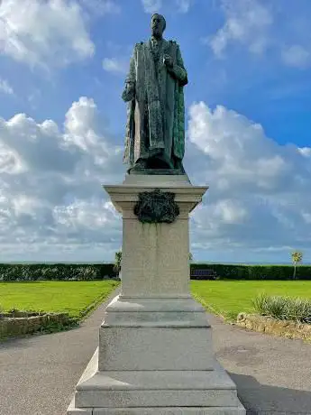 Photo de Spencer Compton Statue 8th Duke of Devonshire