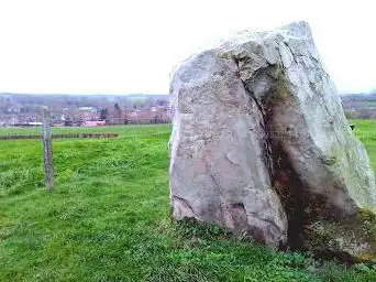 Photo de Menhir dit Le Gros Caillou ou Grès Montfort