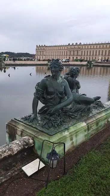 Nymphe à la corne d'abondance