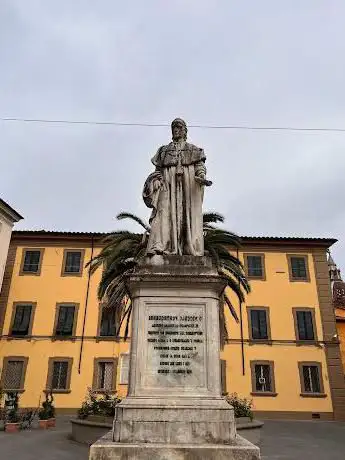 Photo de Monumento a Niccolò Forteguerri