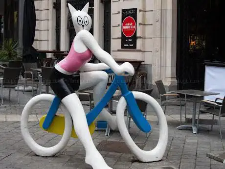 Statue La Chatte à Bicyclette