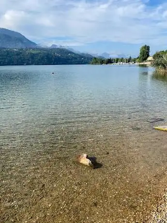 Photo de Passeggiata in Riva al Lago
