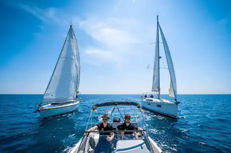 Photo de Sailing Tour Barcelona: alquiler barco Barcelona - boat trip Barcelona
