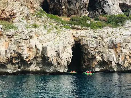 Escursioni kayak e canoa Canyon del Ciolo e grotte di levante