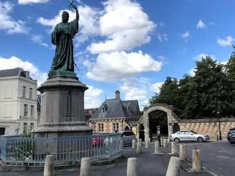 Photo de Statue de Pierre l'Ermite