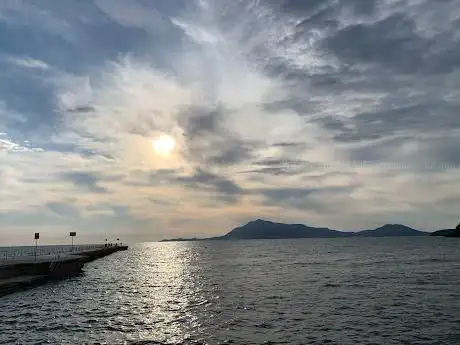 Photo de Spiaggia di Torregaveta