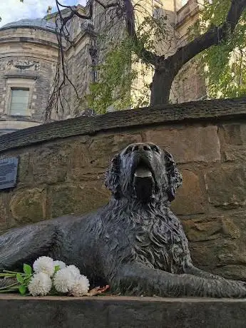 Photo de Statue of Bum the Dog