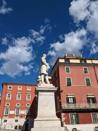 Photo de Statua di Giuseppe Mazzini