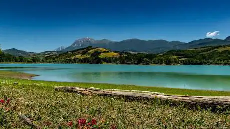 Photo de Riserva naturale controllata Lago di Penne