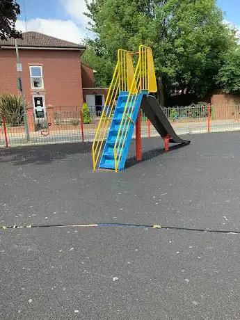 Photo de Children's Play Area Midghall Street