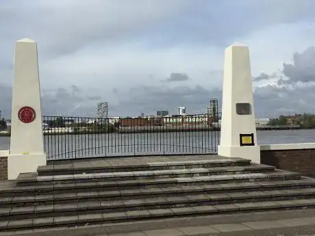 Photo de Dudgeon's Wharf - Firefighters Memorial