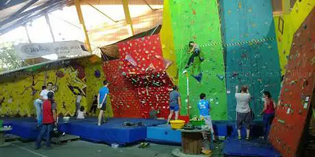 Photo de Arezzo Verticale a.s.d - Palestra Arrampicata Sportiva