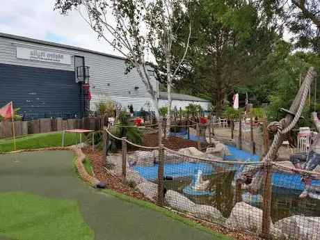 Photo de Captain's Bay adventure Golf