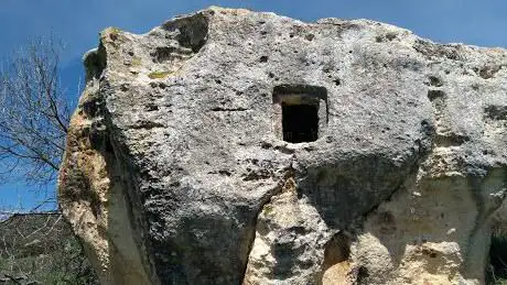 Su Crastu 'e Santu Eliseu - domus de janas