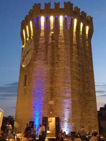Photo de Torre dei Gualtieri