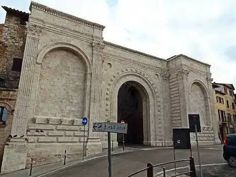 Photo de Saint Pietro Gate