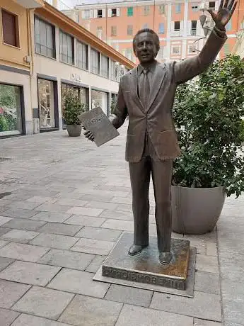 Statua di Mike Bongiorno