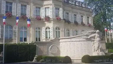 Les monuments aux morts
