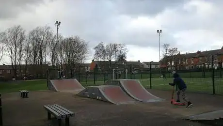 Skate ramp