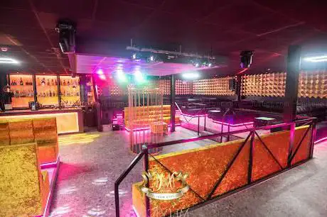 MELVIC'S LOUNGE